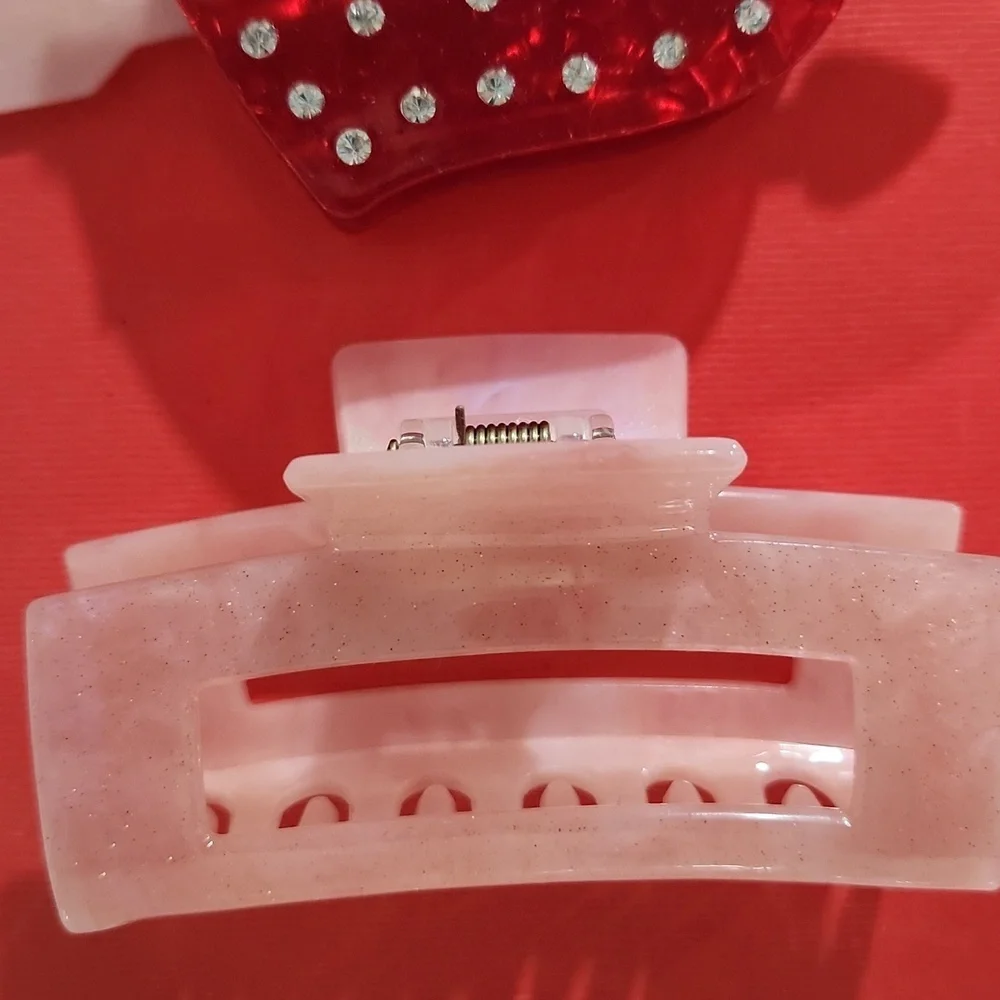 ❤️▪️Piper K▪️ Valentine’s Day claw hair clips set of 2!